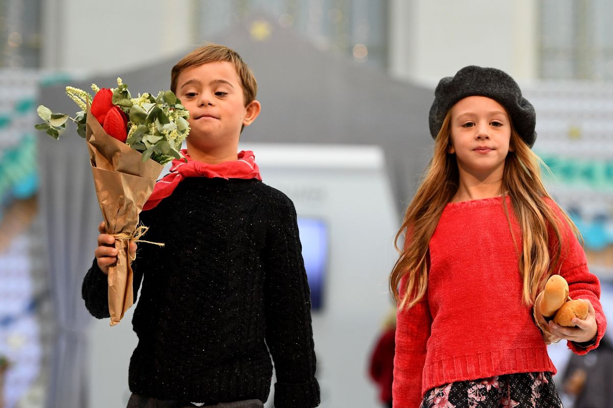 Niño con sindrome de Down en la pasarela de "The Petit Fashion Week" en Madrid