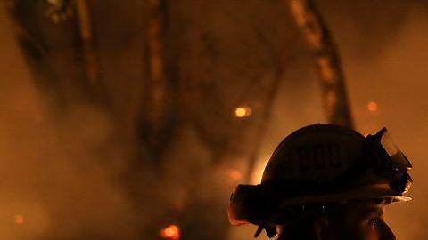 Los bomberos esperan extinguir todos los fuegos esta semana