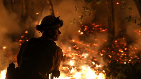 Los bomberos esperan extinguir todos los fuegos esta semana