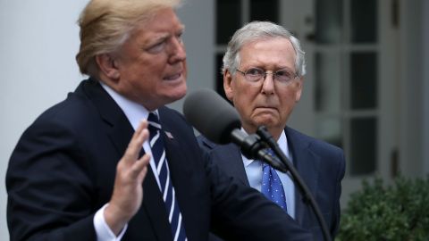 Trump y McConnell ofrecieron una conferencia de prensa conjunta.