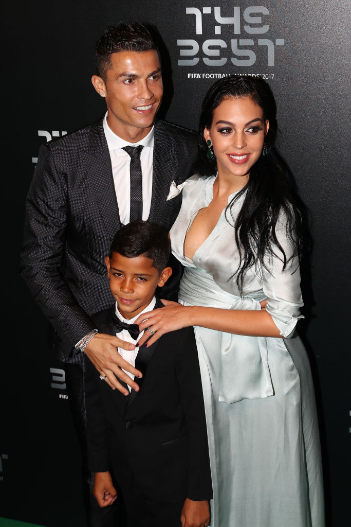 CR7 con Georgina Rodríguez y su hijo en los The Best. 