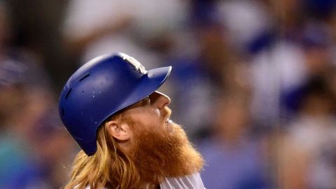 Justin Turner quiere más espectáculo en los partidos.