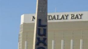 Hotel Mandalay Bay, desde donde se realizó la matanza en Las Vegas. EFE