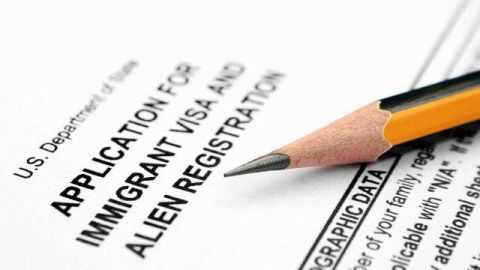 Debido a una acumulación de casos pendientes, algunos tendrán que esperar hasta 15 años para ser otorgados la Visa U.