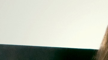 Jaime Camil caracterizado como Eva María León Jaramillo Viuda de Zuloaga