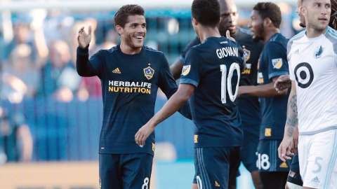 Jonathan Dos Santos hizo un golazo.