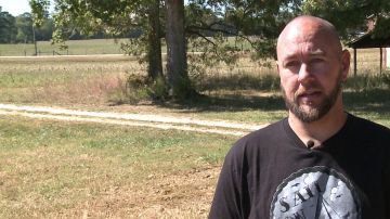 David Gecsey tuvo problemas con su identidad y le costó probar que no estaba muerto.