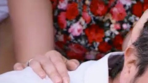 Daniel Arenas en la escena final de "Mi marido tiene familia"