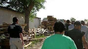 La "Salida Voluntaria" permite que el inmigrante no termine en su record con orden de deportación