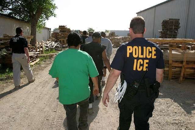 La "Salida Voluntaria" permite que el inmigrante no termine en su record con orden de deportación 