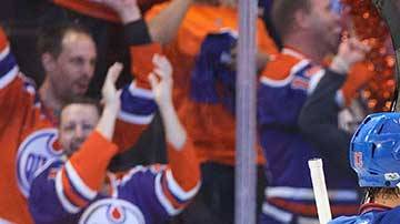 Unos boletos para el equipo favorito de una pareja les lleva al divorcio y a corte.