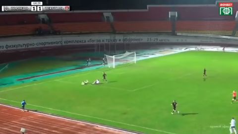 Un árbitro no marcó dos penales en favor de un mismo equipo en Rusia, en un minuto.
