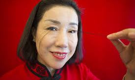 La mujer con las pestañas más largas del mundo.