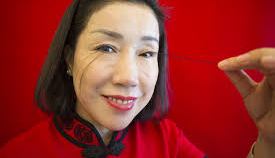 La mujer con las pestañas más largas del mundo.