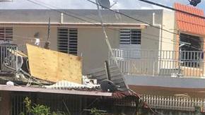 La población sigue padeciendo por el paso de María. EFE