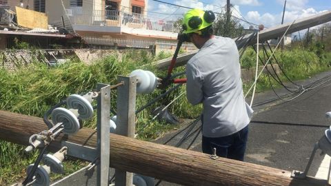 La población sigue padeciendo por el paso de María. EFE