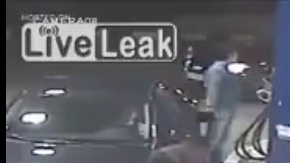 Se resiste a apagar su cigarrillo y lo bañan en matafuego.