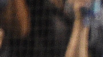 Justin Turner comienza su recorrido triunfal luego de batear un jonrón de tres carreras en el noveno inning para que los Dodgers derrotaran a Chicago 4-1 en el juego 2 de la Serie de Campeonato.