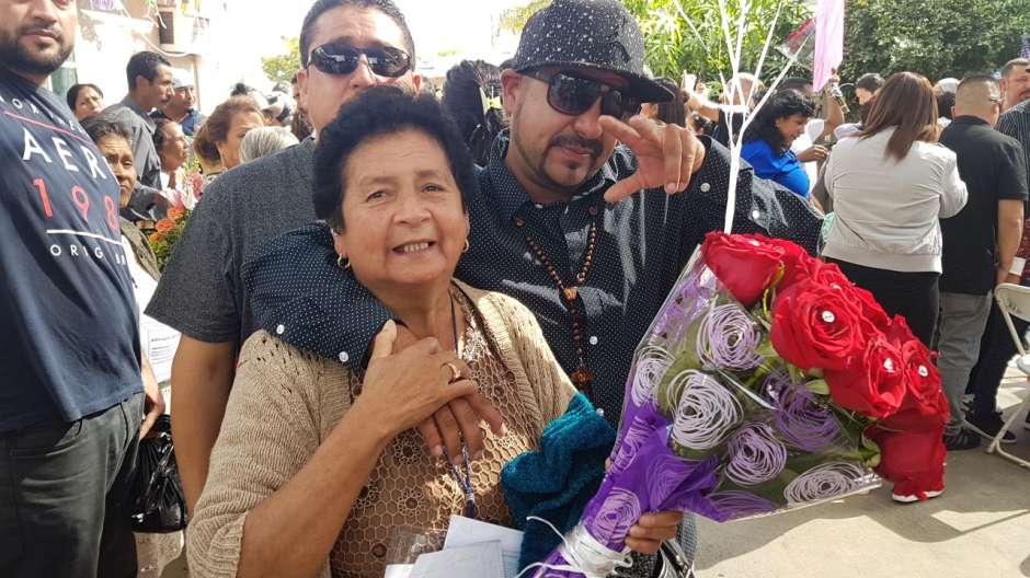 Un inmigrante se reúne con su madre a través del Programa Palomas Mensajeras implementado en Michoacán.