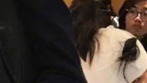 Tres mujeres retenidas en el aeropuerto al no poder ser identificadas después de una operación estética.