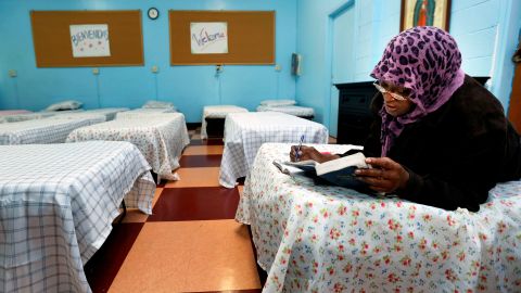 Dolores Griggs en un refugio para mujeres en Boyle Heights.