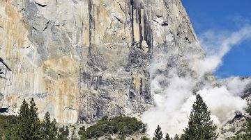 Un monolito del tamaño de un edificio se desprende  en Yosemite causando heridos y un fallecido.