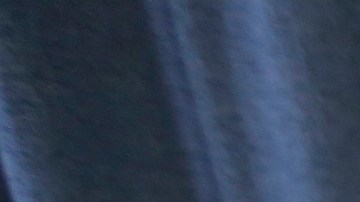 Una persona recibe una vacuna contra la influenza. (Aurelia Ventura/ La Opinion)