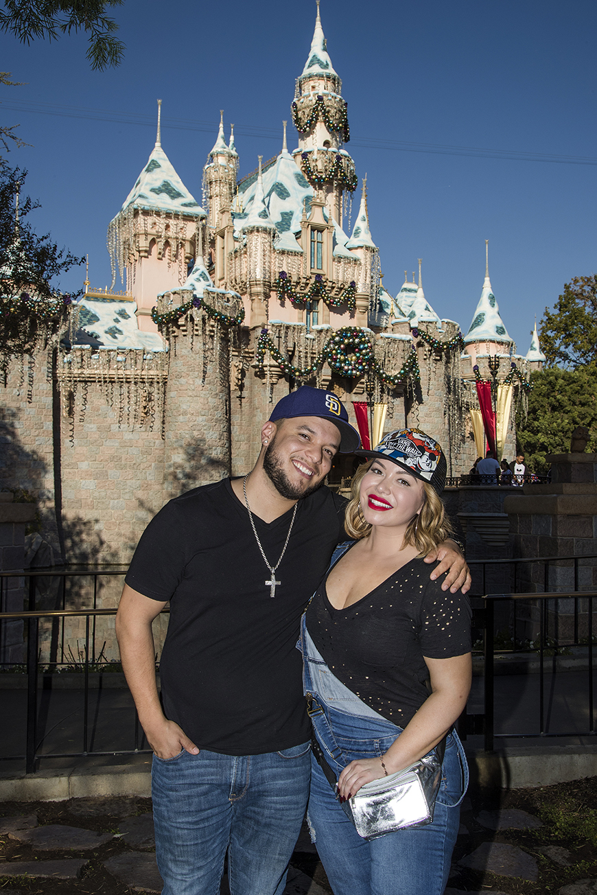 Chiquis y Lorenzo visitan Disneyland