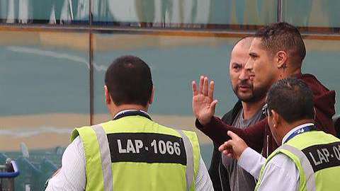 Paolo Guerrero al llegar a Lima. EFE