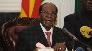 Robert Mugabe dimite como presidentede Zimbawe.EFE