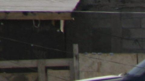 Autoridades rodean el lugar de un crimen en Ciudad Juárez.
