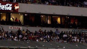 Acción del histórico juego entre los Cardinals de Arizona y los 49ers de San Francisco el 2 de octubre de 2005 en el Estadio Azteca. Fue el primer encuentro oficial de la NFL efectuado fuera de Estados Unidos.