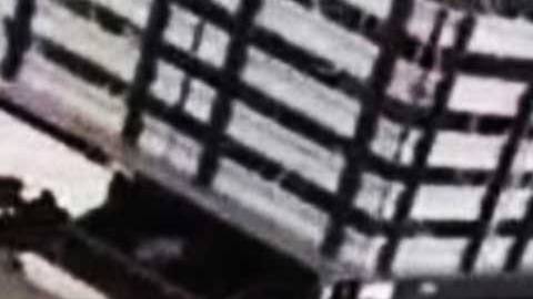 Las bicicletas estaban escondidas en un túnel y presuntamente la mayoría fueron robadas.