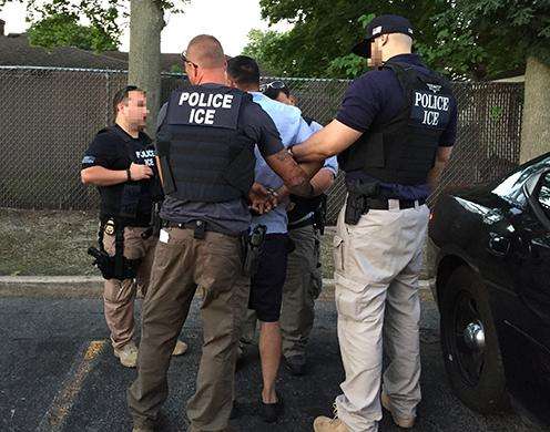 ICE arresta a 14 trabajadores indocumentados en conocida cadena de hoteles