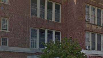 Los detenidos son estudiantes de Intermediate School 102, en Elmhurst. 