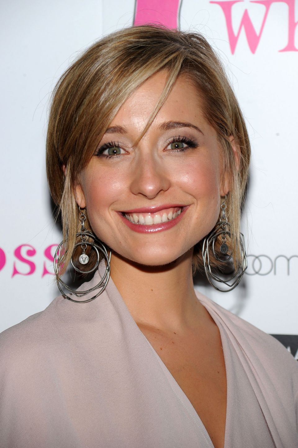 ¿la Actriz Allison Mack Lidera Culto Sexual La Opinión