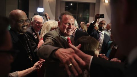 Moore amenazaba a las jovencitas con su poder como fiscal del distrito