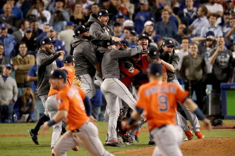 La celebración de los Astros al vencer a los Dodgers de Los Ángeles en 2017.