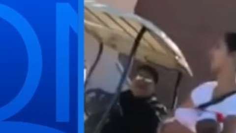 Una mujer grabó el momento del acoso.