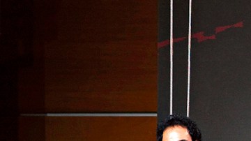 Hugo Sánchez rompió en llanto durante la investidura en el Salón de la Fama