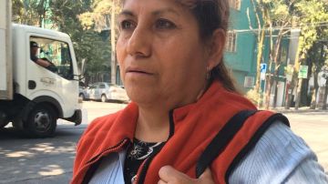 Rosa Seseña, limpiadora en la CDMX, camino a su trabajo.Rosa Seseña, limpiadora en la CDMX cuanta las dificulatades de vivir con el salario mínimo.