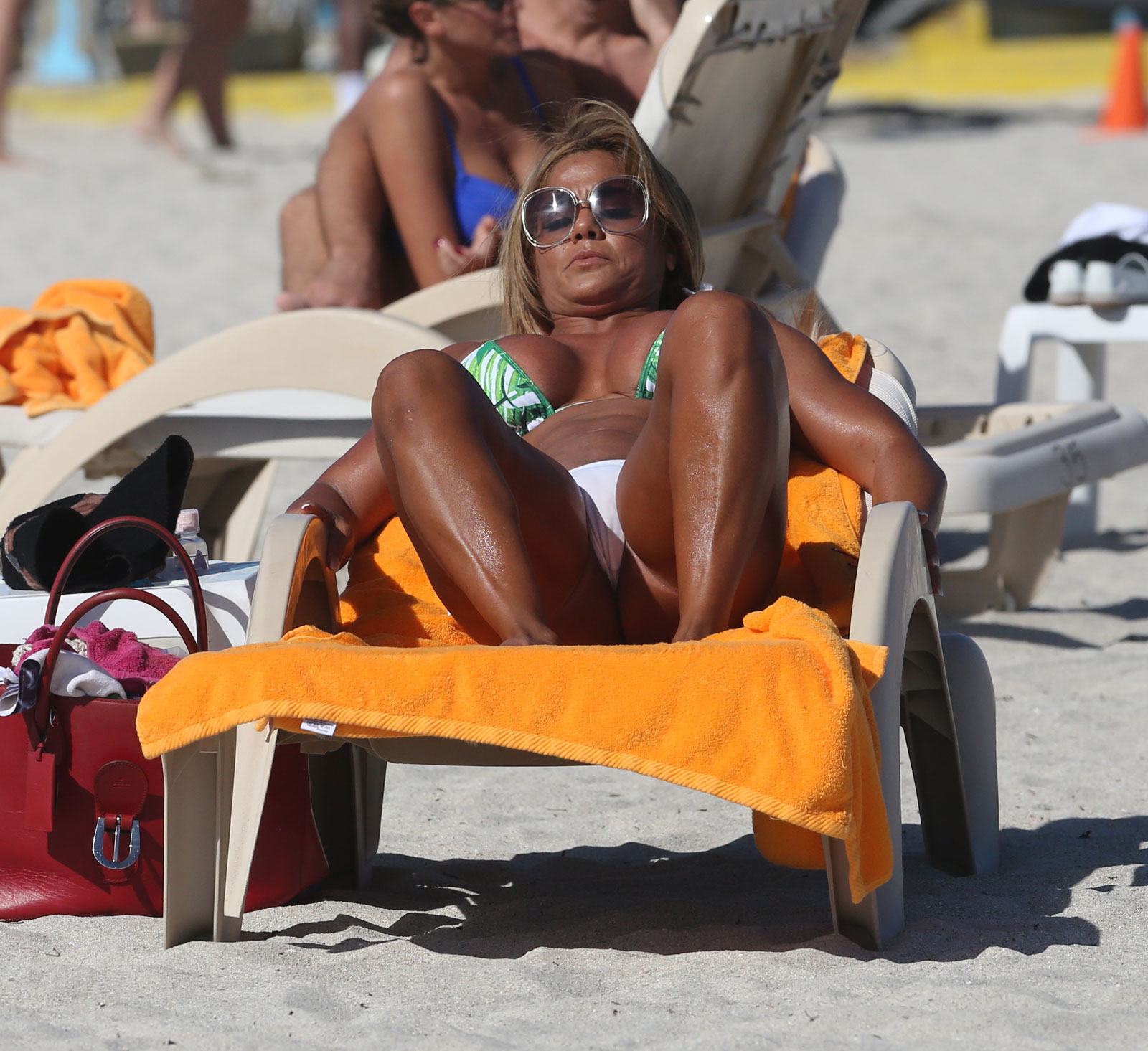 Maripily Rivera en la playa.