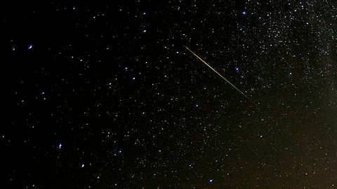 Los meteoritos parecen estrellas que caen.