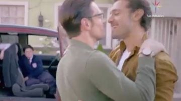 Andrés Zuno y Raúl Coronado se besaron en la telenovela "Papá a toda madre"