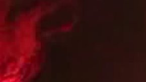 El calor de las llamaradas hizo que los vidrios estallen.