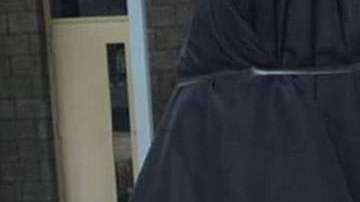 Mucho se preguntan quien autorizó el extraño diseño con su sugerente doble sentido vulgar.