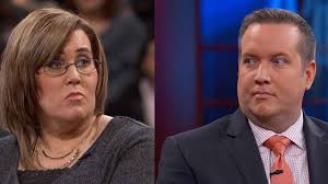 Mujer finge ser gemela de una mujer que nunca exisitó.