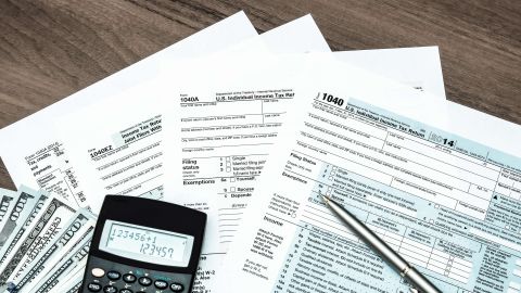 Los impuestos de este año aún incluyen el mandato de seguro médico