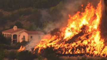 El incendio Thomas que comenzó el 4 de diciembre en California. EFE