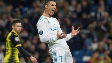 El delantero portugués del Real Madrid Cristiano Ronaldo celebra su gol al Borussia Dortmund en Champions. (Foto: EFE/Rodrigo Jiménez)